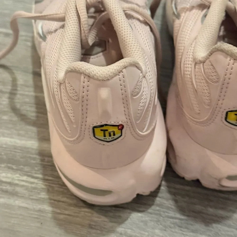 Nike Women's Light Pink Sneakers